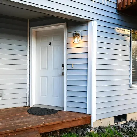 Cozy Couve Apartment Close To Everything!